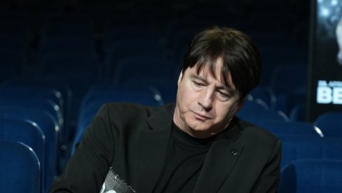 BOŽE, SAD SAM SAM NA OVOM SVETU... Našem pevaču preminula majka, bol ne prolazi: Za mene je to bio ogroman šok!