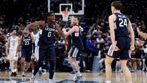 KAKVA LUDNICA U NCAA: Konektikat nestvarnom trojkom srušio Djuk i plasirao se na Fajnal for (VIDEO)