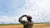 СПРЕМА СЕ ДЕСАНТ НА ИРАН? Хиљаде америчких падобранаца стигло на Блиски исток