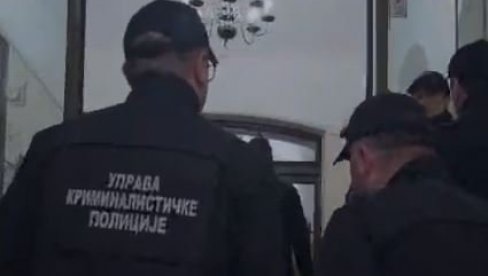 SAZNAJEMO: Pripadnici UKP po nalogu VJT u Beogradu ušli u zgradu Rektorata - proverava se postojanje neobezbeđenih ulaza ka Filozofskom