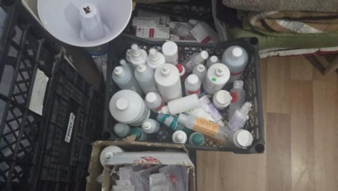 ПЕТАРДЕ И СПРЕЈЕВИ ИЗ РЕКТОРАТА СЕ УПОРЕЂУЈУ СА ОНИМ ЗАПАЉЕНИМ НА ФИЛОЗОФСКОМ: Прикупљају информације због смрти студенткиње