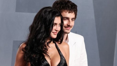 ОВАКО ИЗГЛЕДА ПУТОВАЊЕ НАЈПОЗНАТИЈЕГ ПАРА НА СВЕТУ: Тимоти Шаламе и Кајли показали како се теше после неславне доделе Оскара