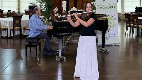 МЕДАЉЕ ОД БИЈЕЉИНЕ ДО ВАЉЕВА: Велики успех лозничких ђака музичке школе