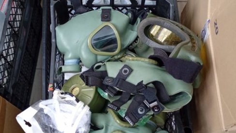 ТОПОВСКИ УДАРИ, ПИРОТЕХНИКА, СПРЕЈЕВИ, ГАС МАСКЕ, РАДИО СТАНИЦЕ... Људи, ко ово може да брани аутономијом универзитета?! (ФОТО)