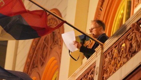 НЕЧАСНО ПОНАШАЊЕ РЕКТОРА: Студенткиња мртва, а он радосно маше - професори Петричковић и Јаковљевић жестоко осудили понашање Ђокића