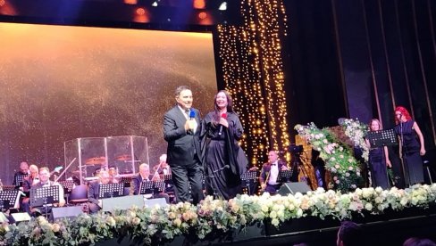 PUTOVANJE KROZ ČETIRI I PO DECENIJE RADA: Narodni ansambl RTS proslavio 45 godina postojanja (FOTO)