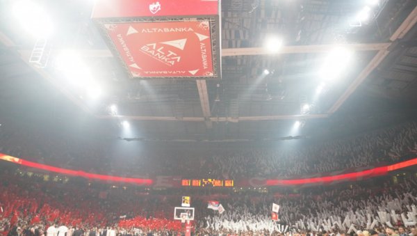 СПЕКТАКУЛАРНА КОРЕОГРАФИЈА ДЕЛИЈА ПРЕД ВЕЧИТИ ДЕРБИ! Ево како су навијачи Звезде дочекали своје љубимце! (ВИДЕО)