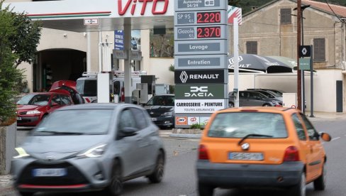 DRAMA U FRANCUSKOJ NA BENZINSKIM PUMPAMA: Nestašica goriva širom zemlje, ljudi u panici