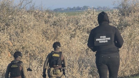 НА ТЕРЕНУ ДРОНОВИ, ПСИ ТРАГАЧИ, ХЕЛИКОПТЕРИ...: Овако изгледа потрага војске и полиције за ОПАСНИМ МАТЕРИЈАМА (ФОТО/ВИДЕО)