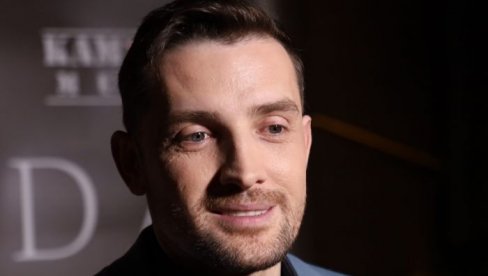 MIRZA SELIMOVIĆ PLANIRA TAJNO VENČANJE: Pevač i njegova verenica odlučili da privatni život drže daleko od očiju javnosti