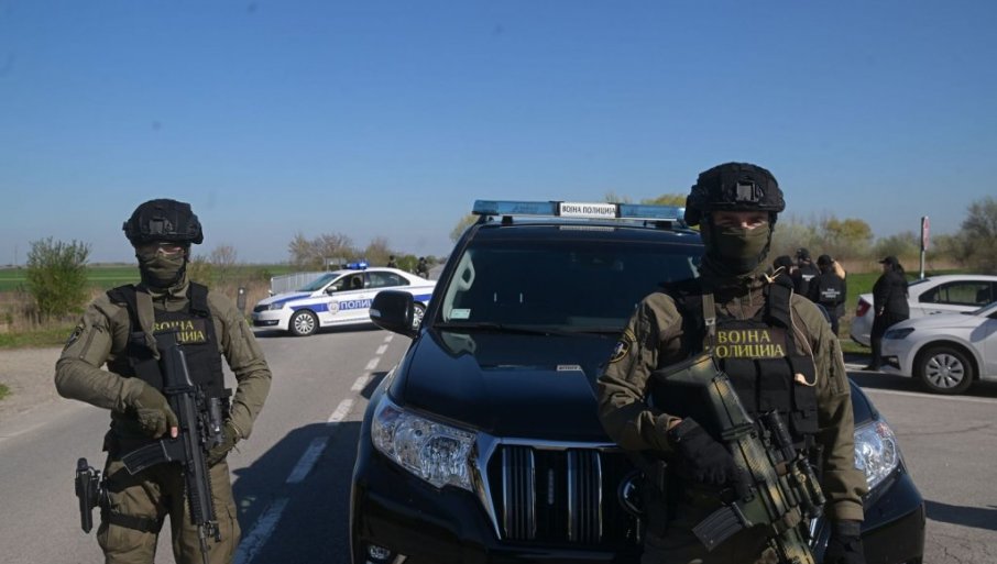 ЕКСКЛУЗИВНО: Нове фотографије и видео са места где су војска и полиција пронашли експлозив (ФОТО/ВИДЕО)