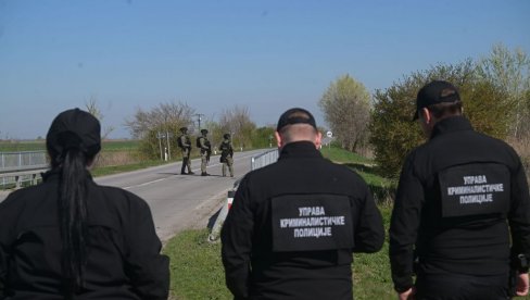 ПРОНАЂЕНА ДВА ЦРНА РАНЦА СА ОКО ЧЕТИРИ КИЛОГРАМА МАТЕРИЈЕ: Огласило се тужилаштво о експлозиву код гасовода у Кањижи (ВИДЕО)