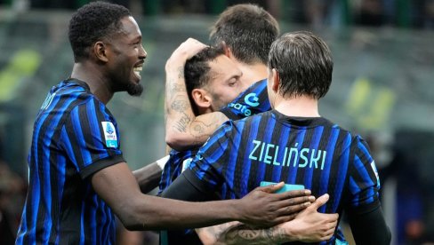 INTERU PRIJALA PAUZA: Neroazuri razbili Romu, nastavljaju da gaze ka tituli (FOTO/VIDEO)