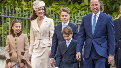 СЛИКЕ КРАЉЕВСКЕ ПОРОДИЦЕ ОБИШЛЕ СВЕТ: Кејт Мидлтон у суштој елеганцији за Ускрс у Лондону након 2 године (ФОТО)