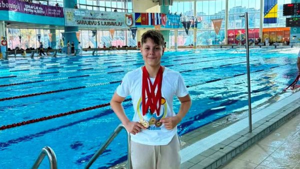 МИЛУТИН ИСПЛИВАО ЧЕТИРИ МЕДАЉЕ: Успех ПК Посејдон на митингу у Сарајеву (ФОТО)