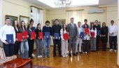 ЗА НАЈБОЉЕ СТУДЕНТЕ ШАПЦА: Потписани уговори о стипендирању