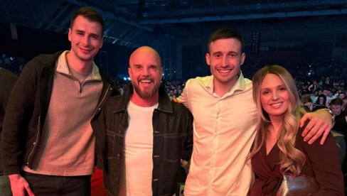 ПОЈАВИЛЕ СЕ ФОТОГРАФИЈЕ, АТМОСФЕРА ЗА ПАМЋЕЊЕ: Аврамовић и Рајовић направили фешту код Чоле на концерту (ФОТО)