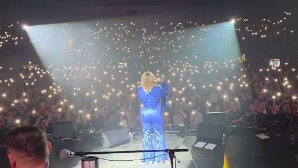 ПЕВАМ СРЦЕМ КАО И УВЕК: Неда Украден разгалила масу у крцатој Арени (ФОТО)