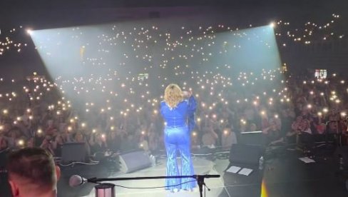 ПЕВАМ СРЦЕМ КАО И УВЕК: Неда Украден разгалила масу у крцатој Арени (ФОТО)