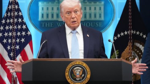 Прво је био Христос који лечи, а сада је Божја карта: Трамп наставља да шокира својим објавама (Фото)