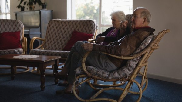 ЕВО КОЛИКО КОШТА ОТВАРАЊЕ СТАРАЧКОГ ДОМА: Брачни пар се вратио из Немачке и бацио на посао