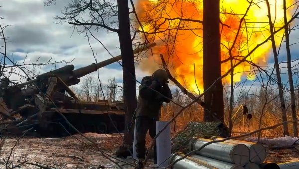 ПЕСКОВ УПЕРИО ПРСТ У ЕВРОПУ: Чине све да се украјински сукоб настави