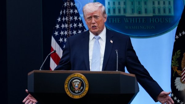 Психички проблеми председника САД? Трамп жали што Ормуски мореуз не може бити преименован у његову част