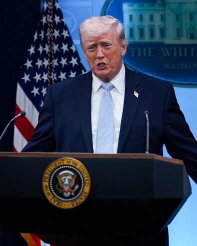 Психички проблеми председника САД? Трамп жали што Ормуски мореуз не може бити преименован у његову част