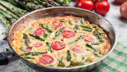 PRSTE DA POLIŽETE: Omlet sa šparglama