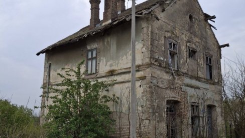 Bez voznog reda samo - uspomene: Železnička stanica u Kruščiću kod Kule čami prepuštena zubu vremena