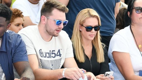 AMERI U NEVERICI: Navijači Lejkersa traže da bivša verenica Luke Dončića dobije statuu ispred dvorane!