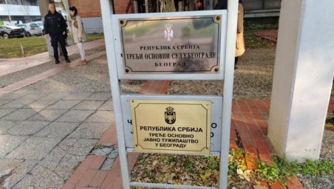 Пијан, са 2,34 промила, ударио у аутобус и повредио возача и путницу: Осумњичени возач поршеа ухапшен, чека се његово саслушање