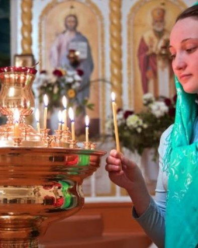 ШТА ДЕВОЈКЕ ТРЕБА ДА УРАДЕ УОЧИ ВЕЛИКОГ ЧЕТВРТКА? Верује се да ће им момак за ког ће се удати доћи у снове ако испоштују обичаје