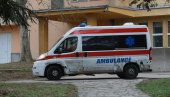 МАЛИШАН ПАО КРОЗ ПРОЗОР: Дете преживело пад са деветог спрата