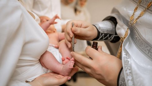 БЕБЕ РОЂЕНЕ НА ВАСКРС СМАТРАЈУ СЕ БЛАГОСЛОВЕНИМ: Према народном веровању пратиће их срећа и заштићени су од зла