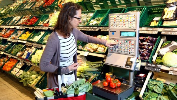 Измењено радно време током првомајских празника: Ево како ће радити продавнице, поште, тржни центри