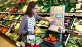 TRGOVCI U ŠOKU: Evo kako kupci u Srbiju kradu na vagama