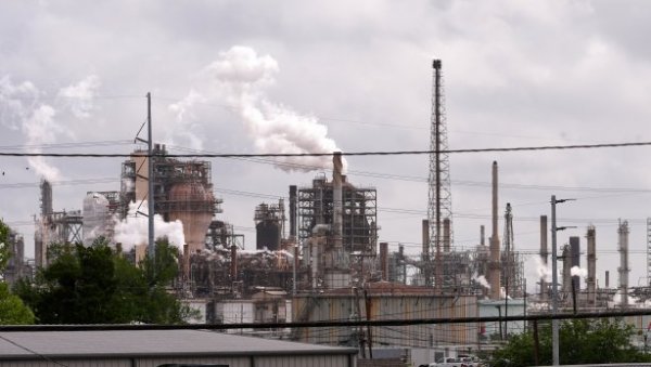 НАФТНЕ КОМПАНИЈЕ УПОЗОРИЛЕ: Имамо озбиљне застоје и додатне трошкове због блокаде Ормуза