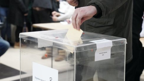NA JEDNOM BIRAČKOM MESTU U BAJINOJ BAŠTI DANAS SE PONAVLJAJU IZBORI Predsednica OIK: Sve protiče kako treba