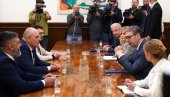 VUČIĆ NASTAVIO KONSULTACIJE: Predstavnici Udruženih sindikata Srbije stigli u Predsedništvo (FOTO)