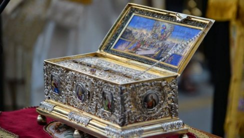 ПОЈАС БОГОРОДИЦЕ МЕЂУ СРБИМА: Једна од највреднијих хришћанских реликвија на Спасовдан у Београду (ФОТО)