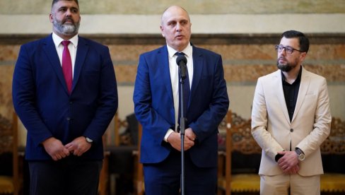 OPOZICIONAR ŽELJKO VESELINOVIĆ ISPROZIVAO BLOKADERE: Nije politika probuditi se u 12, kafica i jedan tvit