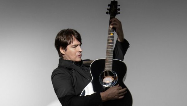 НОВА ЊЕГОВА ТАМАРА: Борис Новковић слави 40 година каријере уз ову култну песму (ФОТО)