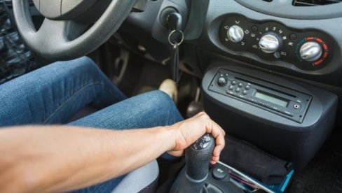 OLAKŠAVA VOŽNJU: Dugme u automobilu koje bi trebalo svi da aktivirate
