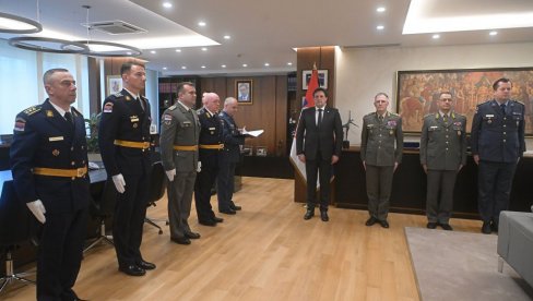 Ministar Gašić uručio ukaze o unapređenjima i postavljenjima na nove dužnosti u Vojsci Srbije