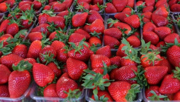 Највећа превара са јагодама: Ако видите ово на дну гајбице, бежите од те тезге