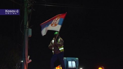 KURTIJEVA PROVOKACIJA PRED VASKRS: U Gračanici uklanjaju srpske zastave uz asistenciju policije