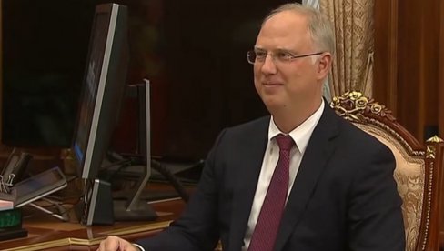 Dmitrijev opleo po Tusku: Molićete Rusiju za energente