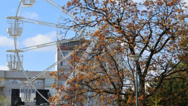 ОСВАНУЛА АТРАКЦИЈА: Бијељинци добили панорамски точак