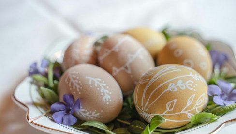 ТРАДИЦИЈА, ОБИЧАЈИ И СНАЖНА СИМБОЛИКА: Како започети Васкршње јутро да би вас целе године пратила срећа?